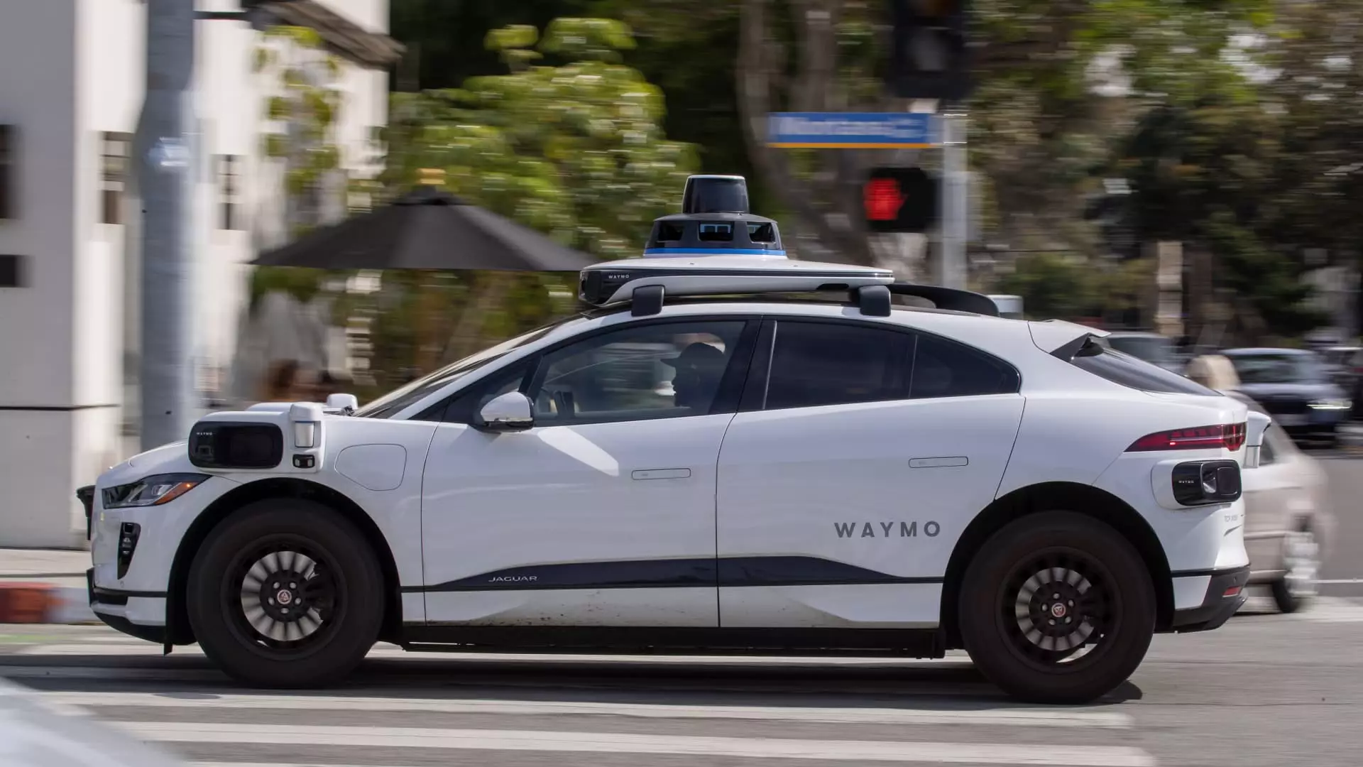 Waymo Expands Robotaxi Service to Los Angeles and the Bay Area