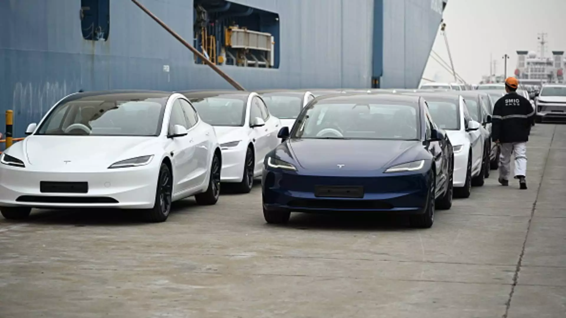 Tesla Faces Challenges with Declining Deliveries in Q1 2024 Tech