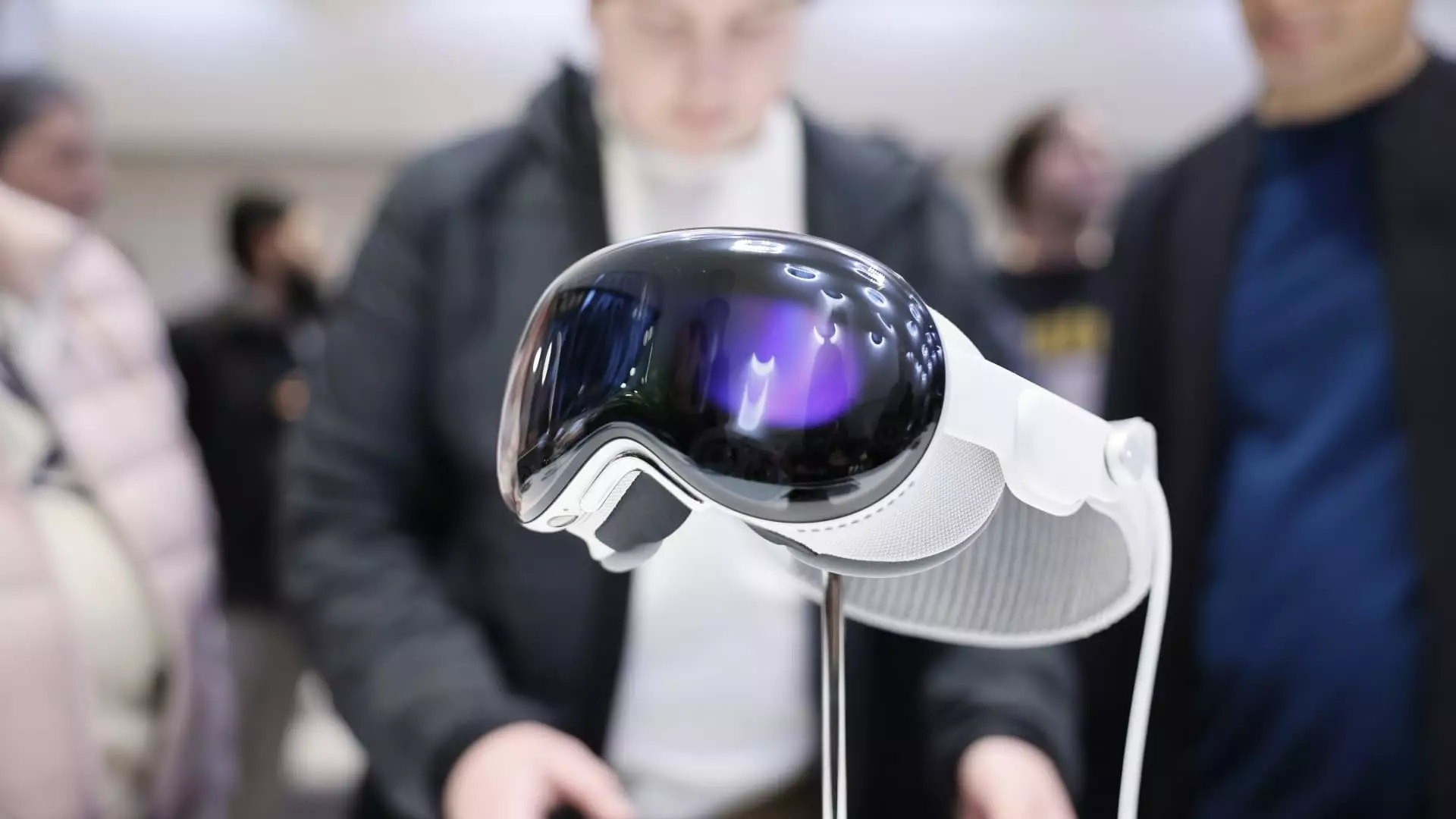 Analysis of Apple’s International Expansion of the Vision Pro Virtual Reality Headset