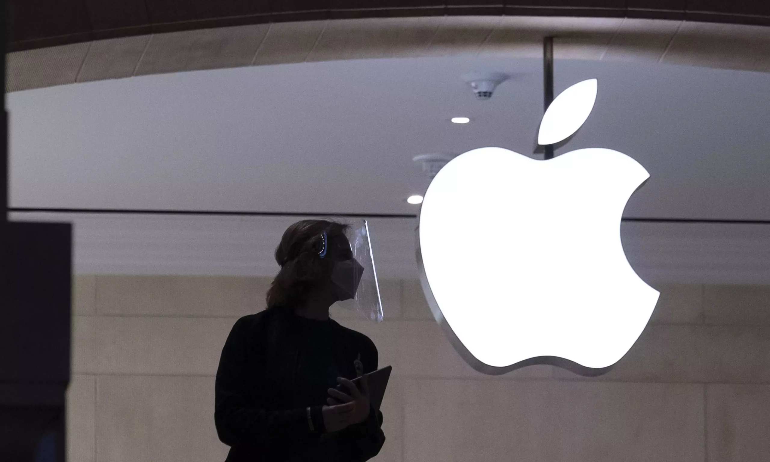 Apple Strikes Tentative Bargaining Contract with First Unionized Company Store