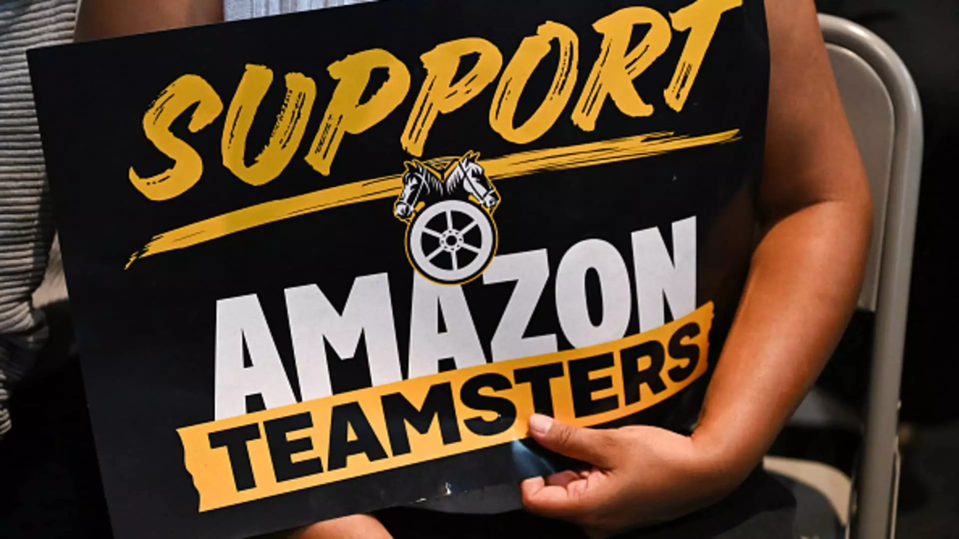 The Rise of Unionization: Amazon Delivery Drivers Take a Stand in New York