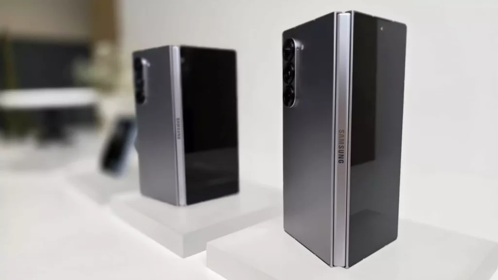 7 Critical Factors Shaping the Future of Foldable Smartphones